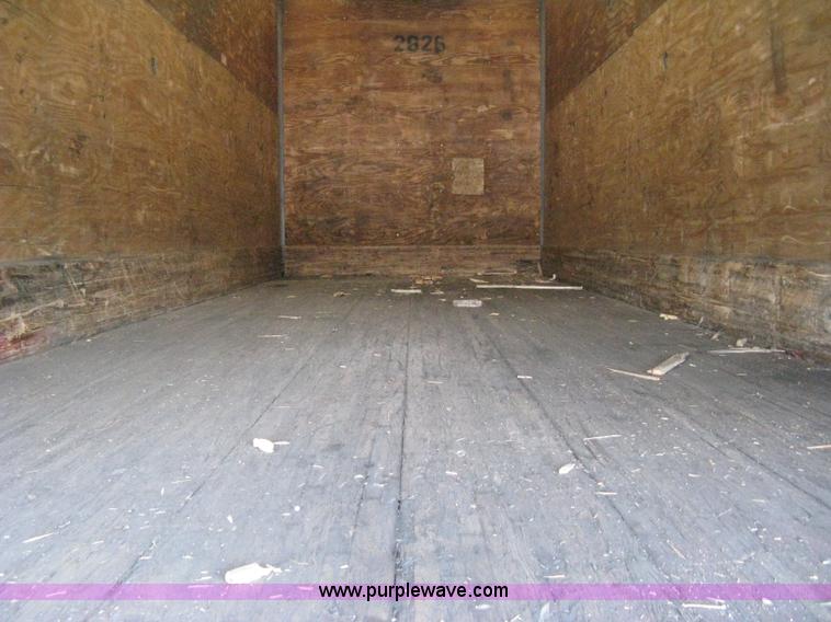 image for item D8304 1994 Wabash 28' dry van trailer