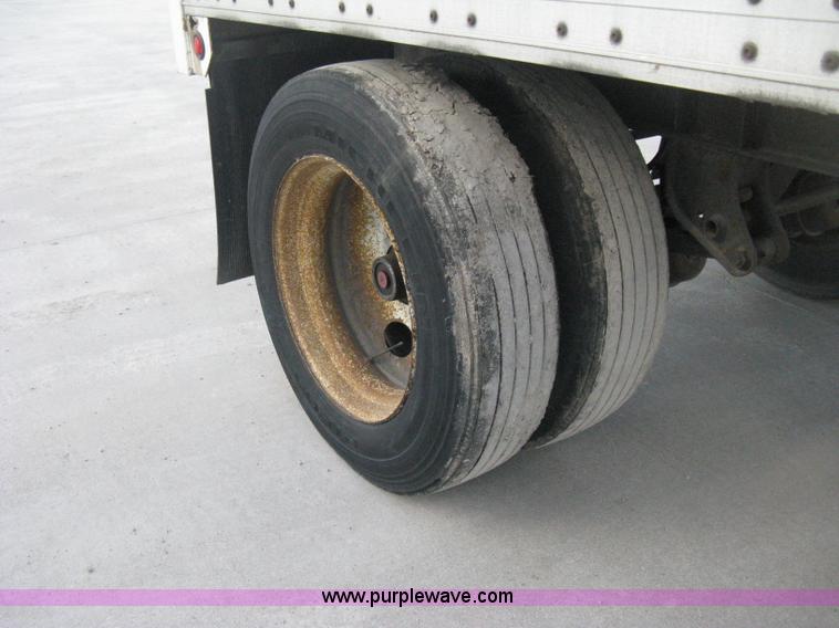 image for item D8304 1994 Wabash 28' dry van trailer