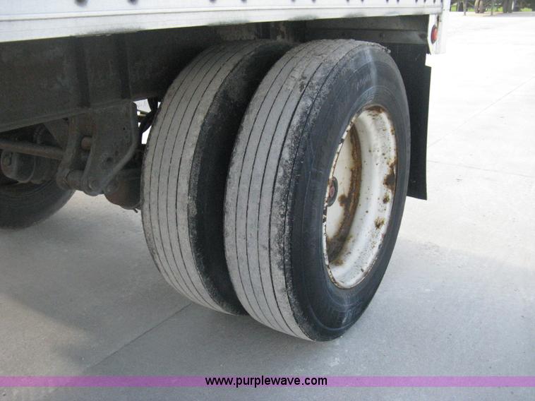 image for item D8304 1994 Wabash 28' dry van trailer