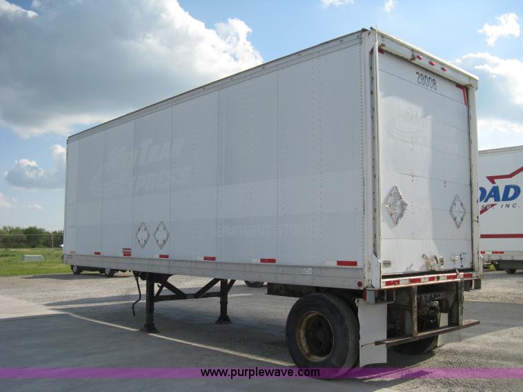 image for item D8305 1990 Fruehauf 28' dry van trailer