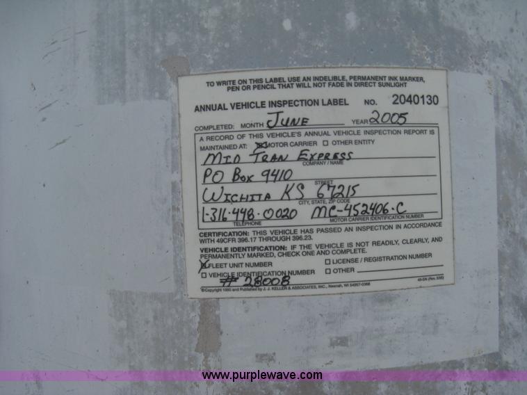 image for item D8305 1990 Fruehauf 28' dry van trailer