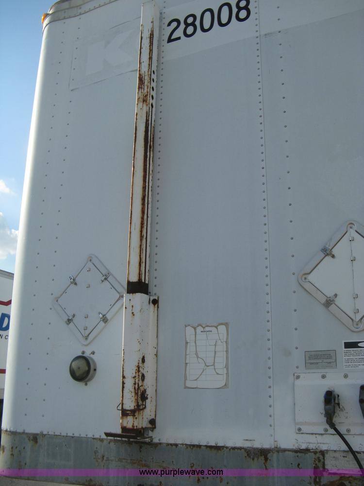 image for item D8305 1990 Fruehauf 28' dry van trailer