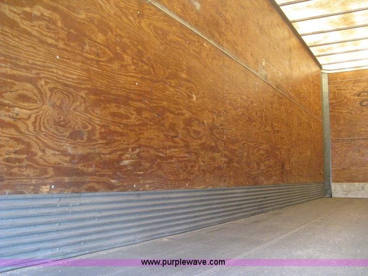 image for item D8305 1990 Fruehauf 28' dry van trailer