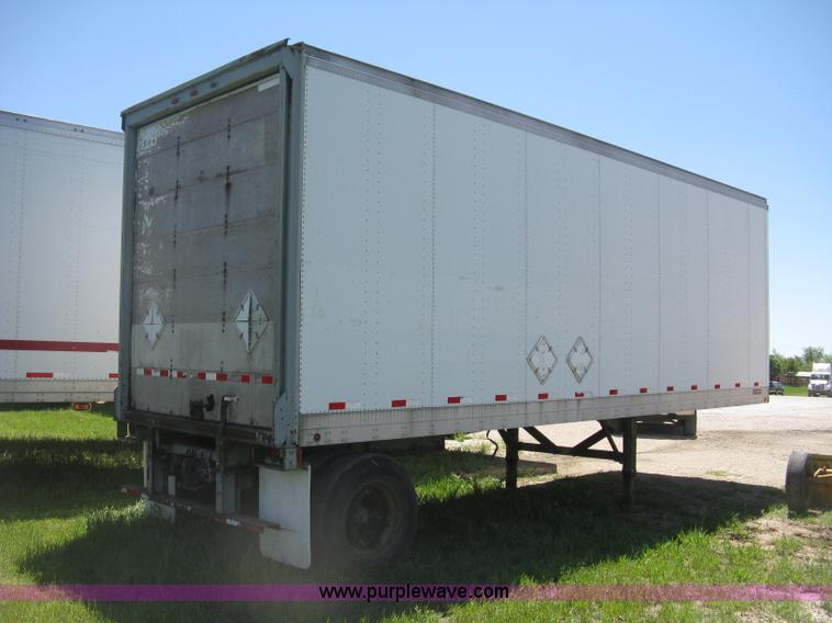 image for item D8306 1990 Fruehauf 28' dry van trailer