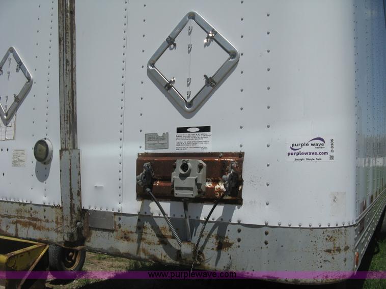 image for item D8306 1990 Fruehauf 28' dry van trailer