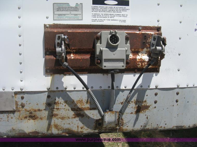 image for item D8306 1990 Fruehauf 28' dry van trailer