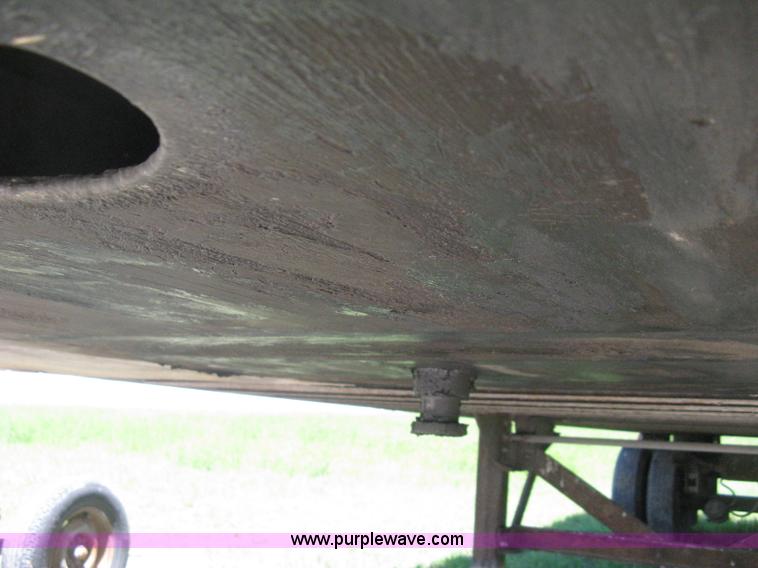 image for item D8306 1990 Fruehauf 28' dry van trailer