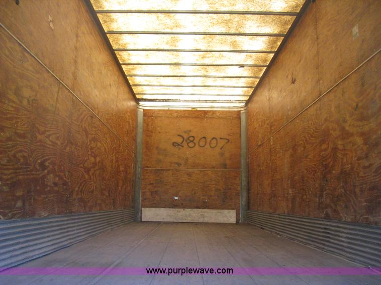 image for item D8306 1990 Fruehauf 28' dry van trailer