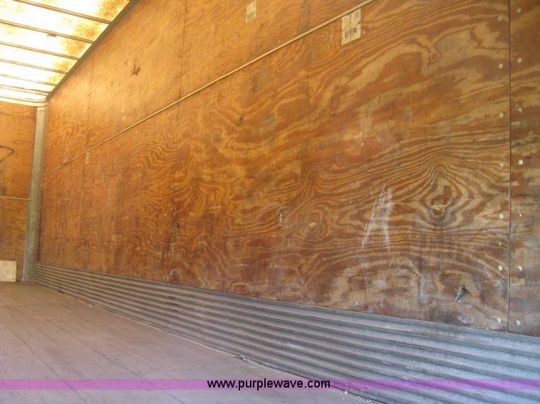 image for item D8306 1990 Fruehauf 28' dry van trailer