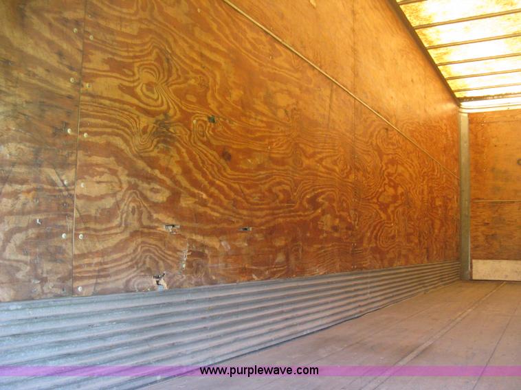 image for item D8306 1990 Fruehauf 28' dry van trailer