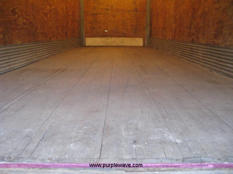 image for item D8306 1990 Fruehauf 28' dry van trailer