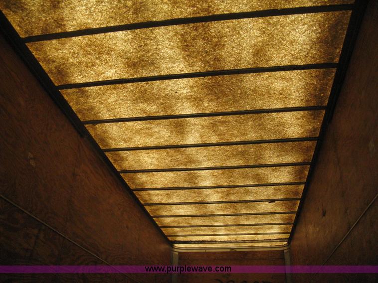 image for item D8306 1990 Fruehauf 28' dry van trailer