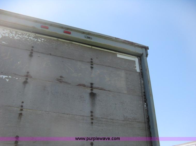 image for item D8306 1990 Fruehauf 28' dry van trailer