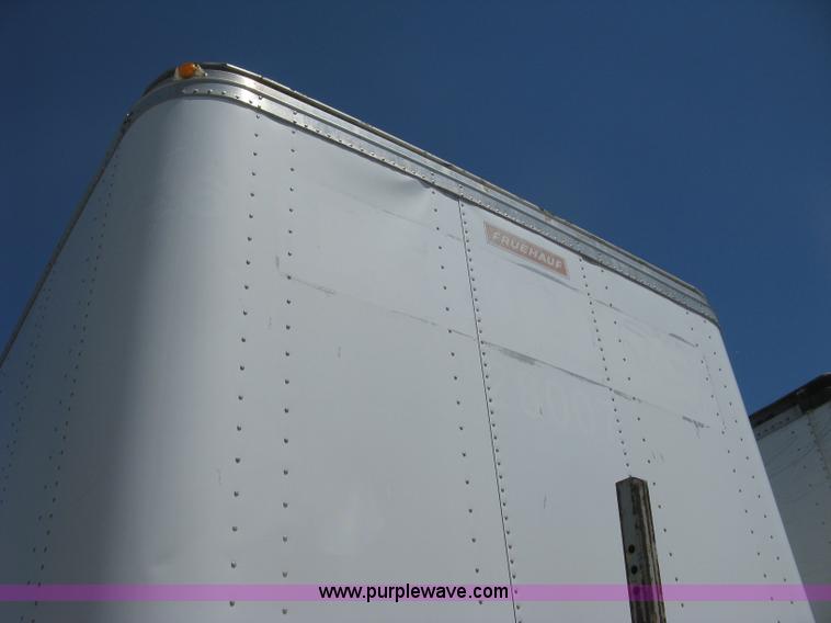 image for item D8306 1990 Fruehauf 28' dry van trailer