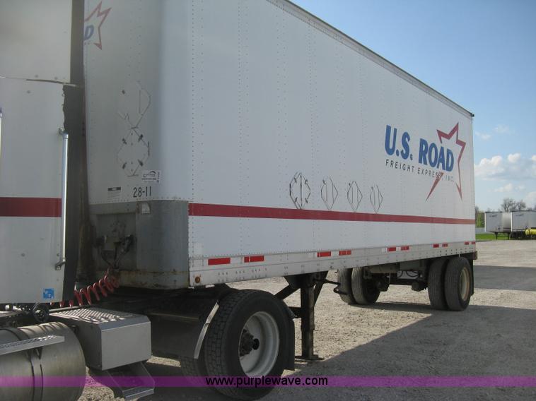 image for item D8307 1993 Fruehauf 28' dry van trailer