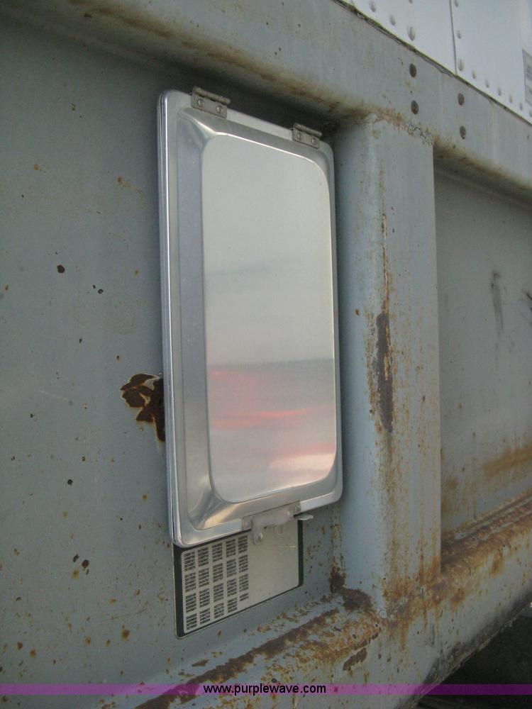 image for item D8307 1993 Fruehauf 28' dry van trailer