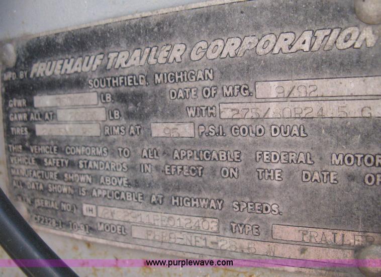 image for item D8307 1993 Fruehauf 28' dry van trailer