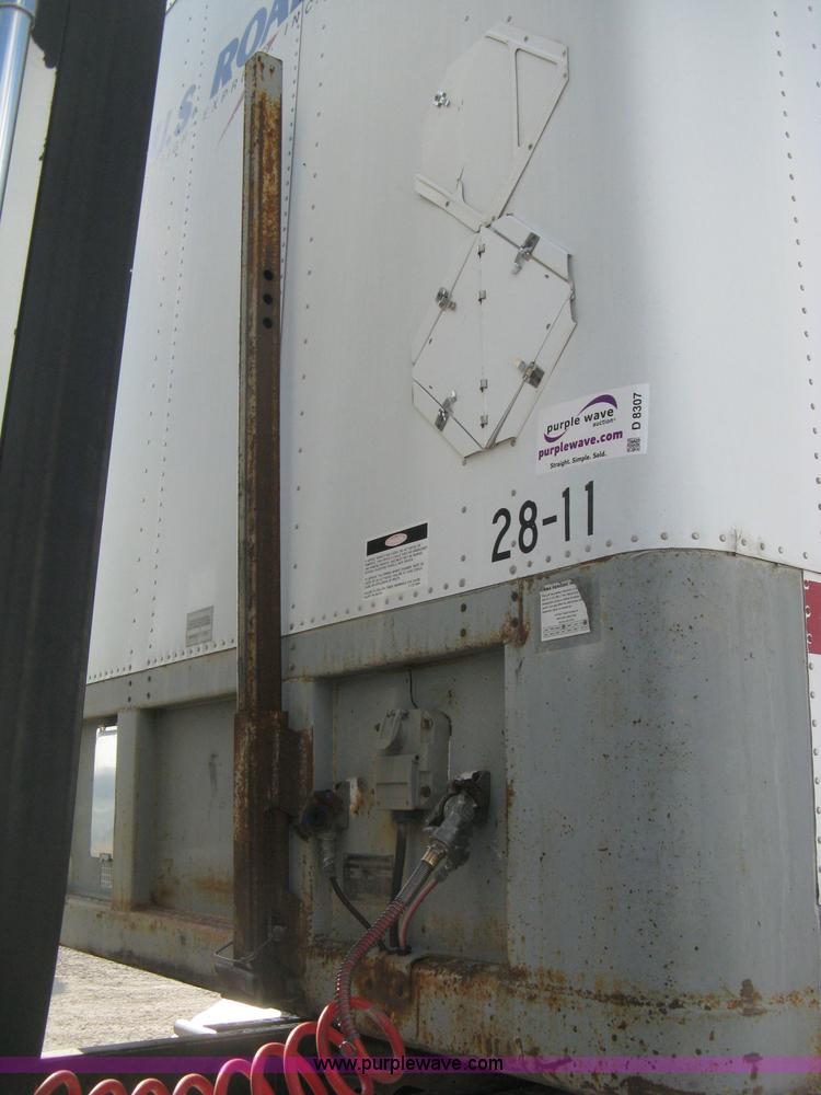 image for item D8307 1993 Fruehauf 28' dry van trailer