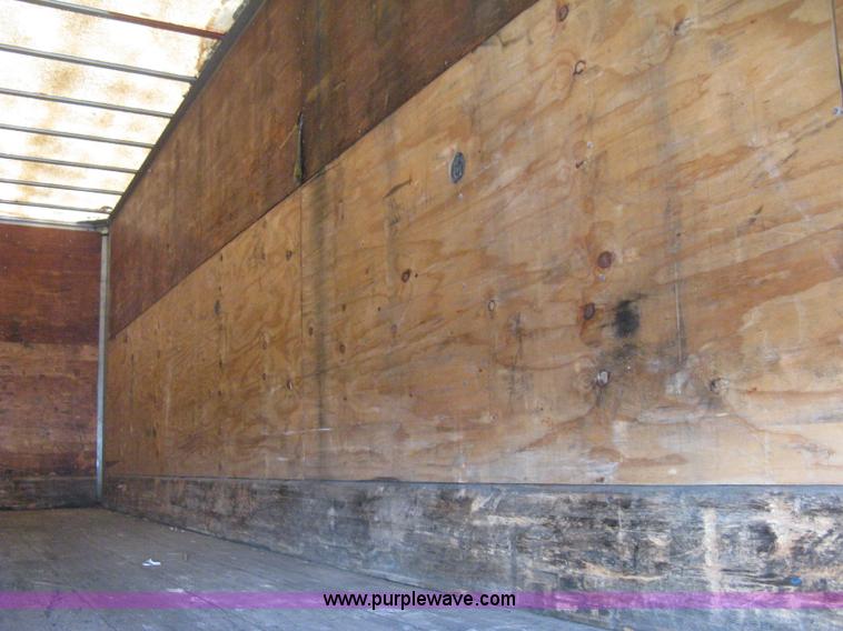 image for item D8307 1993 Fruehauf 28' dry van trailer