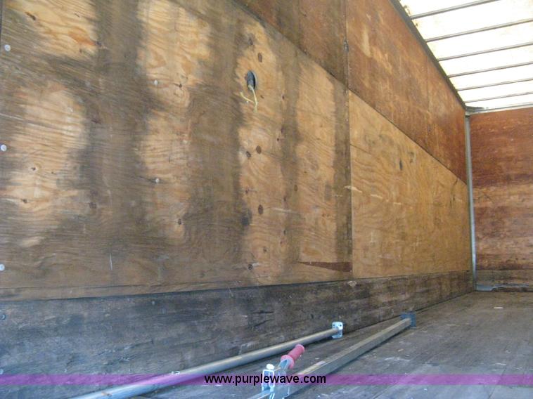 image for item D8307 1993 Fruehauf 28' dry van trailer