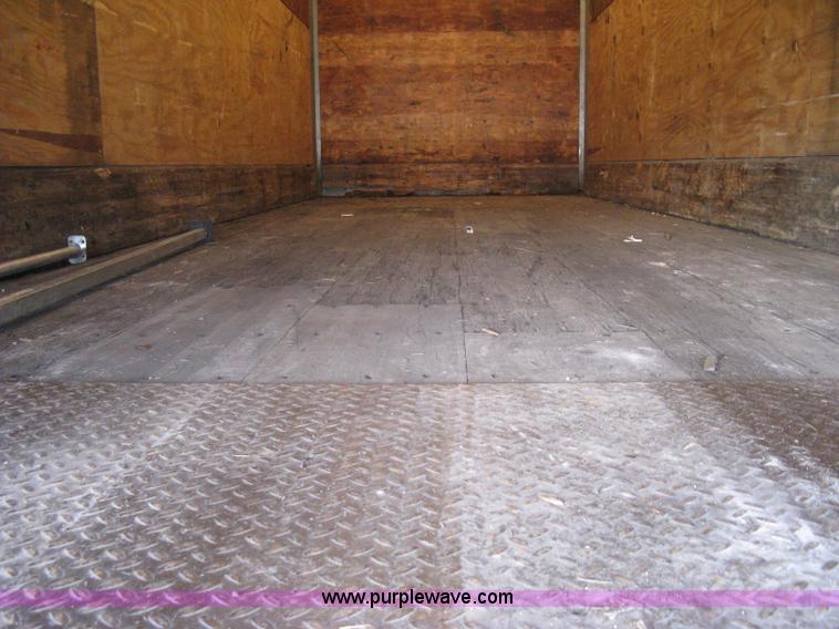 image for item D8307 1993 Fruehauf 28' dry van trailer