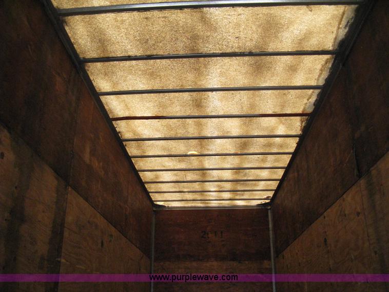 image for item D8307 1993 Fruehauf 28' dry van trailer