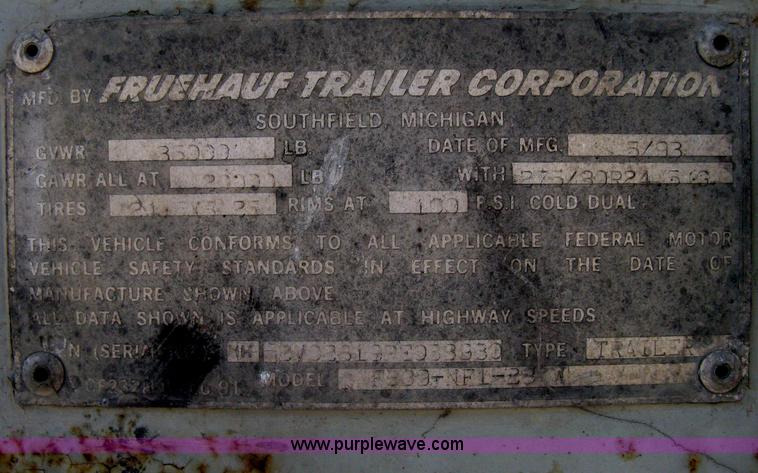 image for item D8308 1993 Fruehauf 28' dry van trailer