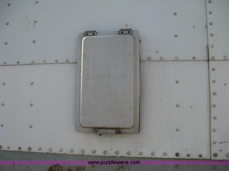 image for item D8308 1993 Fruehauf 28' dry van trailer