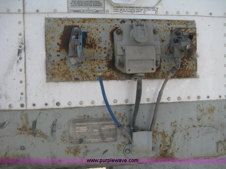 image for item D8308 1993 Fruehauf 28' dry van trailer