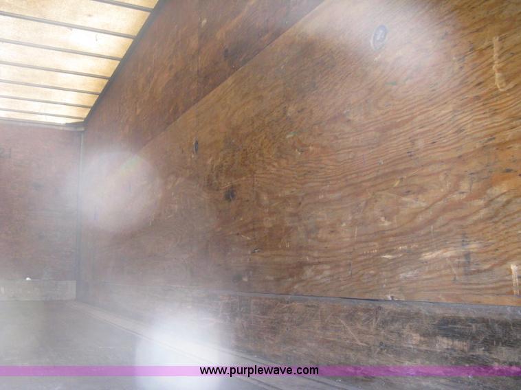 image for item D8308 1993 Fruehauf 28' dry van trailer