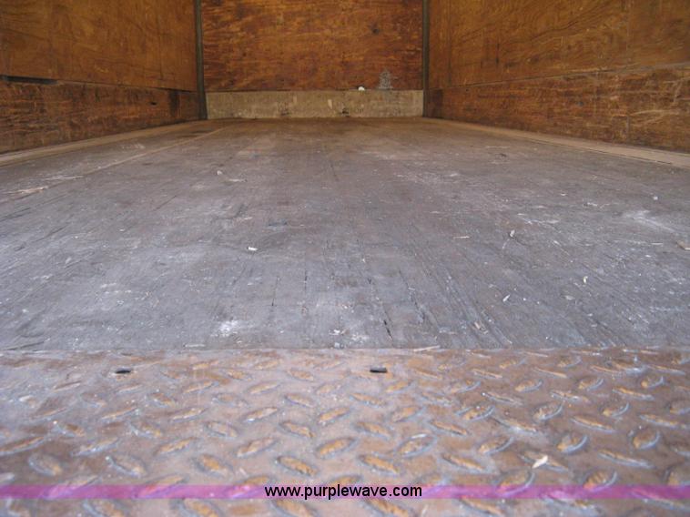 image for item D8308 1993 Fruehauf 28' dry van trailer