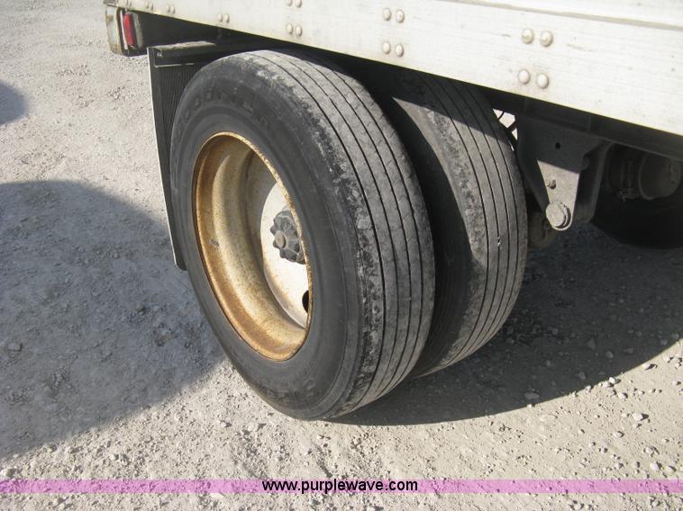 image for item D8308 1993 Fruehauf 28' dry van trailer