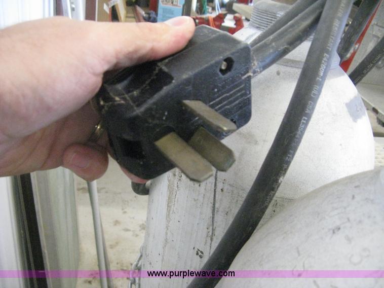 image for item D8314 1981 Bauer FS9E1H breathing air support compressor