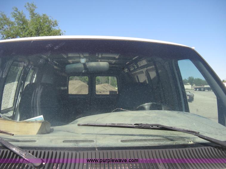 image for item D8329 1994 Ford Econoline E250 van