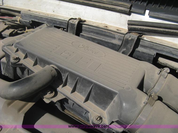 image for item D8329 1994 Ford Econoline E250 van