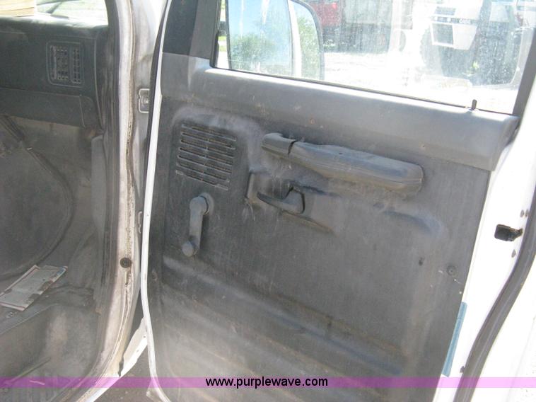 image for item D8329 1994 Ford Econoline E250 van