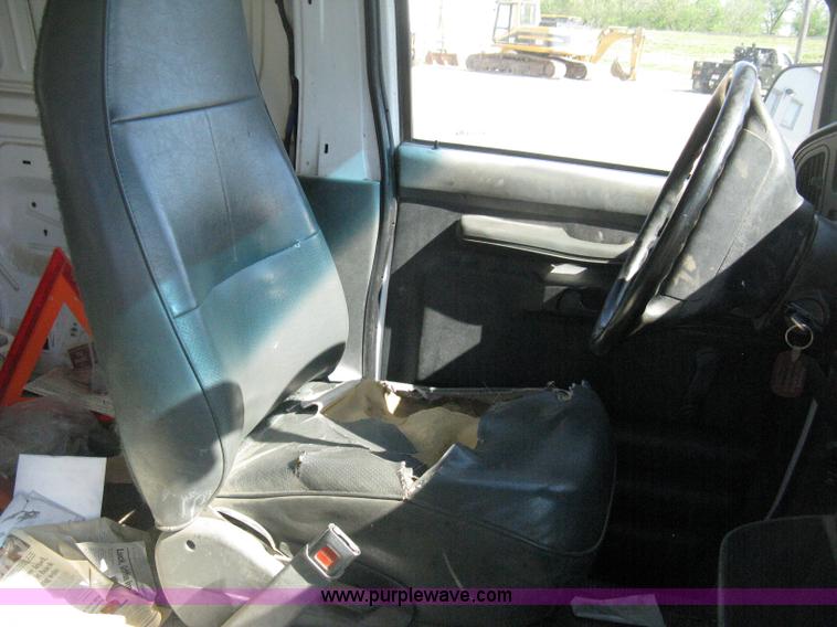 image for item D8329 1994 Ford Econoline E250 van