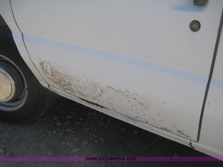 image for item D8329 1994 Ford Econoline E250 van