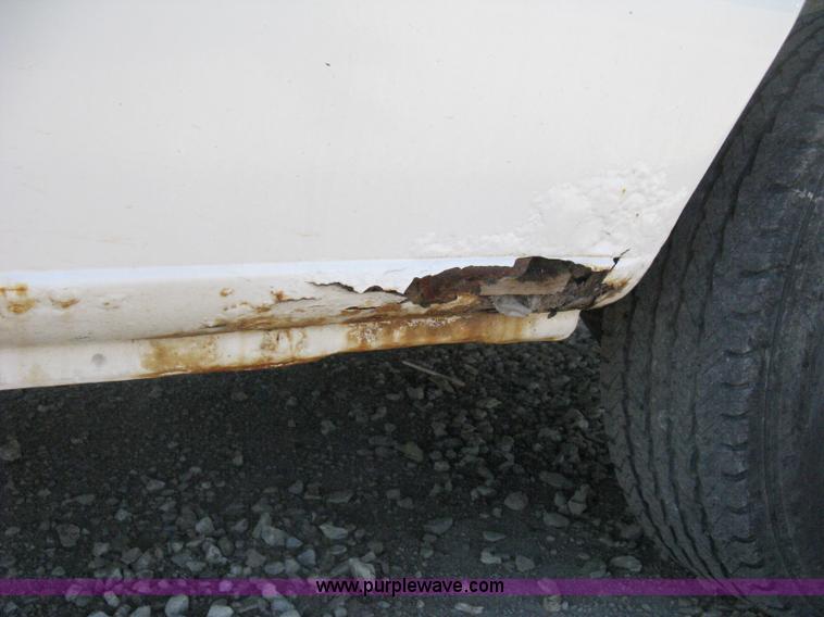 image for item D8329 1994 Ford Econoline E250 van