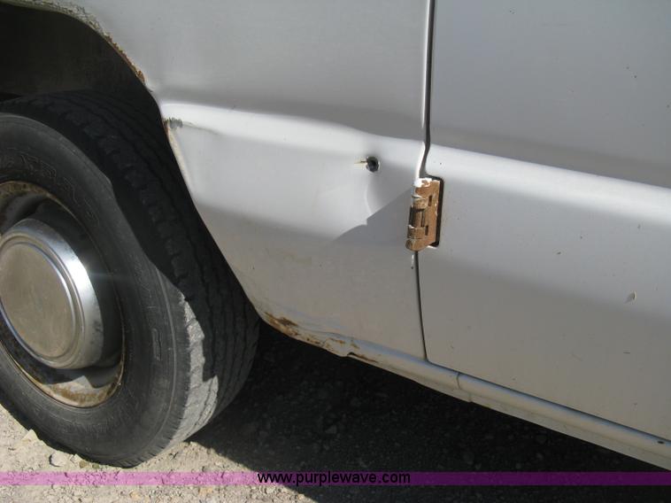 image for item D8329 1994 Ford Econoline E250 van