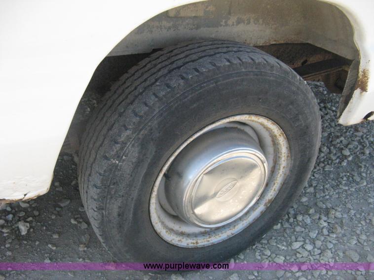 image for item D8329 1994 Ford Econoline E250 van