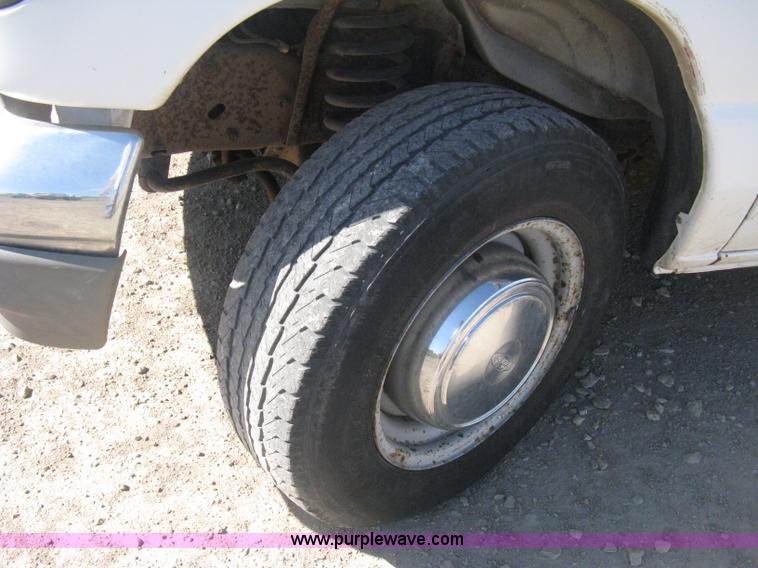 image for item D8329 1994 Ford Econoline E250 van