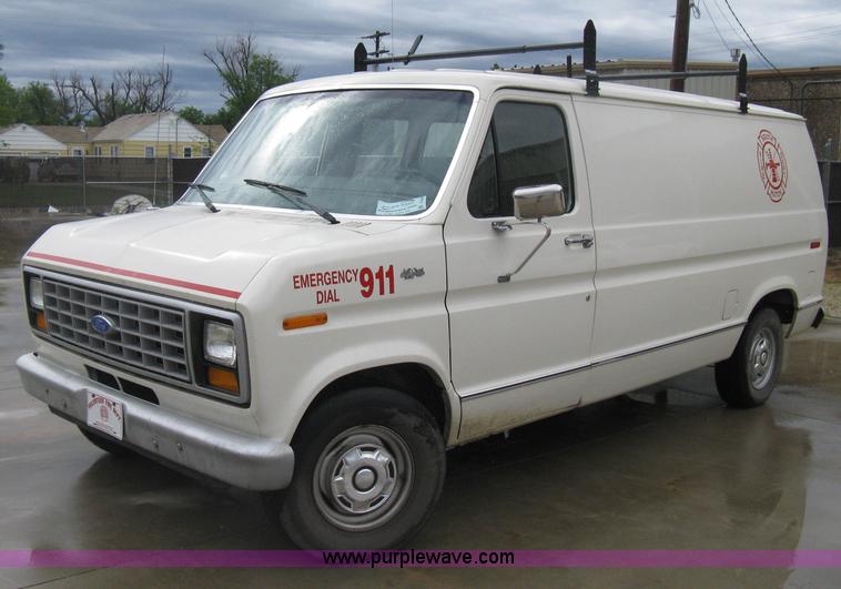 image for item D8348 1991 Ford Econoline E150 cargo van