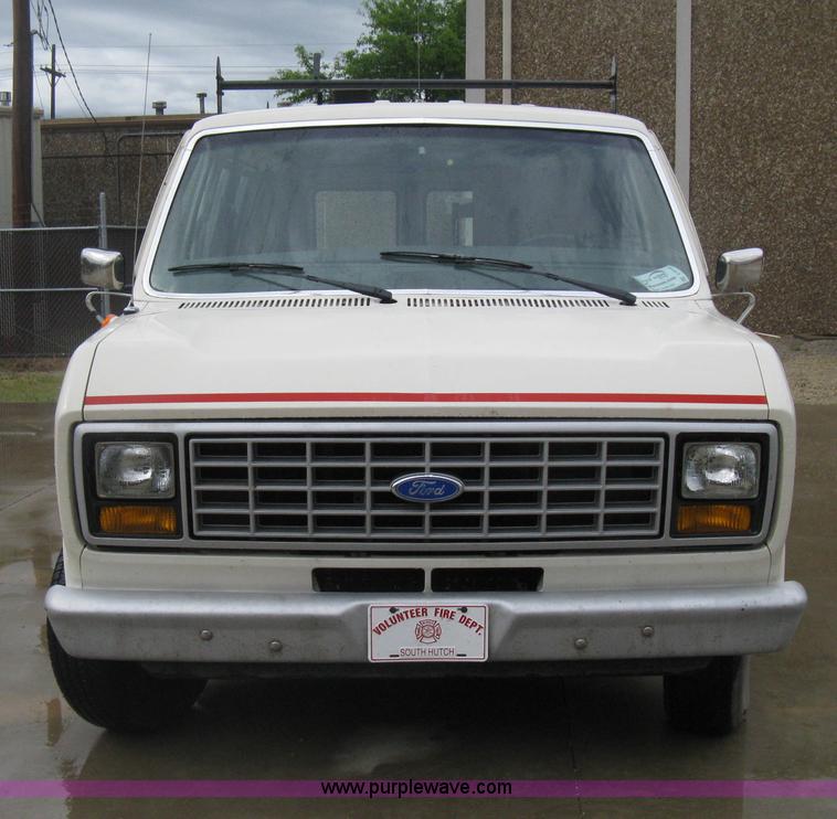 image for item D8348 1991 Ford Econoline E150 cargo van