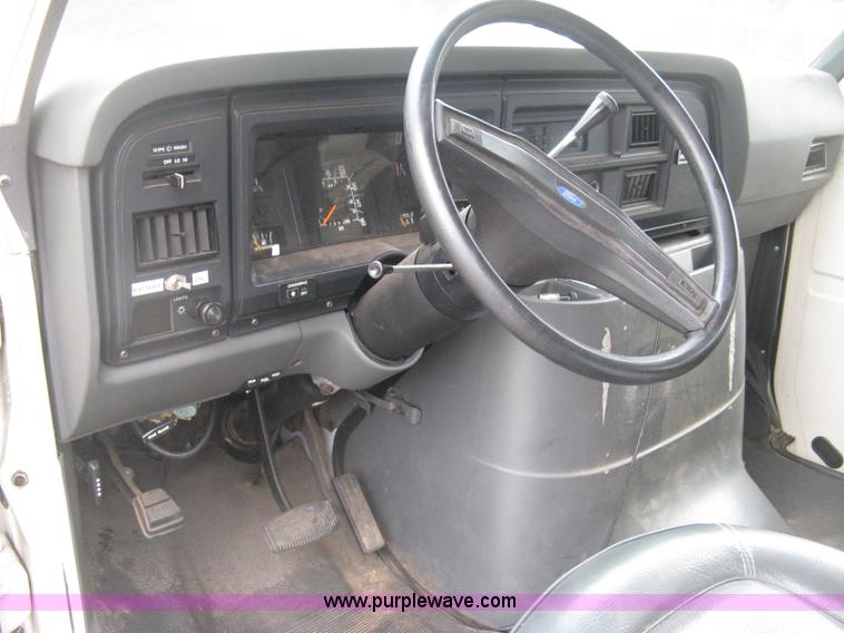 image for item D8348 1991 Ford Econoline E150 cargo van