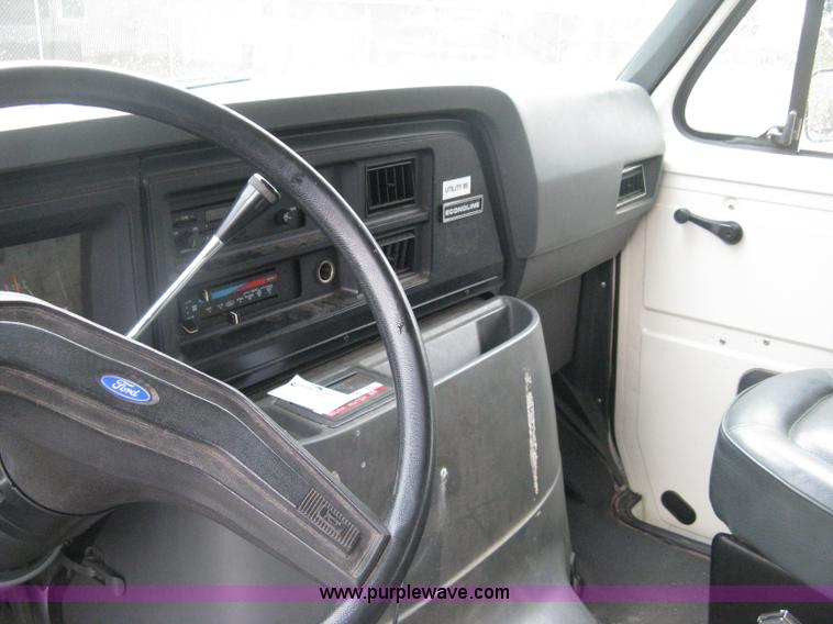 image for item D8348 1991 Ford Econoline E150 cargo van