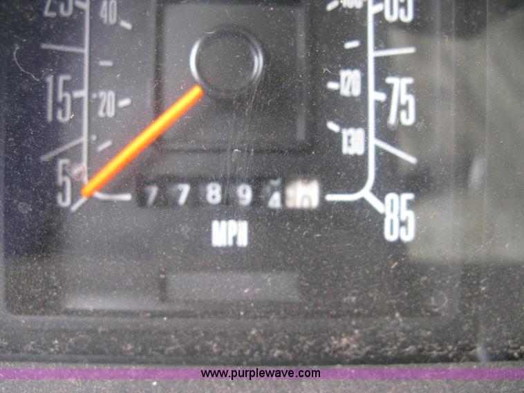 image for item D8348 1991 Ford Econoline E150 cargo van