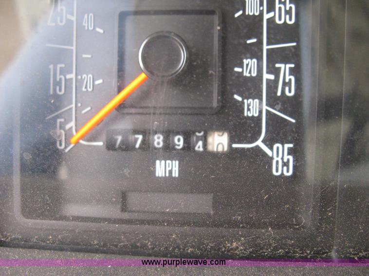 image for item D8348 1991 Ford Econoline E150 cargo van