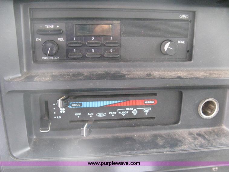 image for item D8348 1991 Ford Econoline E150 cargo van