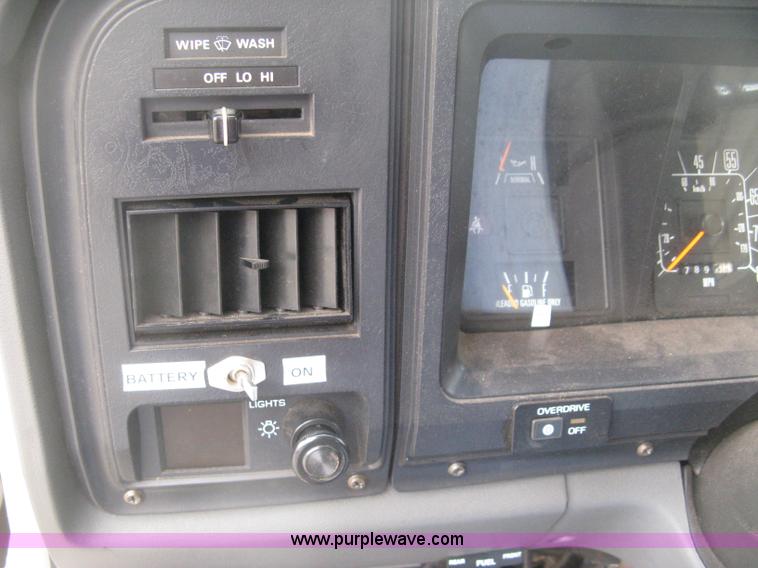 image for item D8348 1991 Ford Econoline E150 cargo van